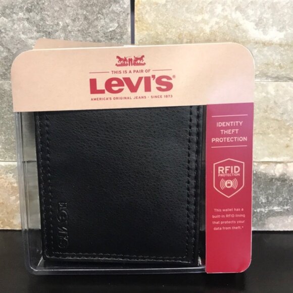 Levi's RFID Protection Traveler Wallet - Picture 2 of 5